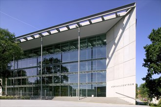 The new lecture hall centre at the Technical University of Dresden (1998) is exceptionally