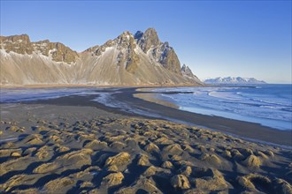 Vestrahorn, Vesturhorn, scree mountain made of gabbro and granophyre rocks, part of the Klifatindur