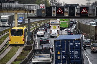 Traffic jam on the A40 motorway, Ruhrschnellweg, in Essen, traffic disruption in the direction of