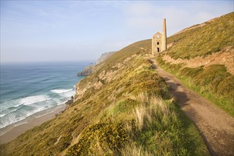 Ruins of Towanroath Pumping House at the Wheal Coates Tin Mine, St Agnes Head, Cornwall, England,