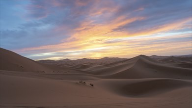 Sunrise in the desert, dunes, Erg Chebbi, Sahara, Merzouga, Morocco, Africa