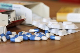 Close-up of different pharmaceutic pills and tablets (Close-up of different pharmaceutic pills and