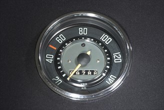 Speedometer, analogue, VDO company