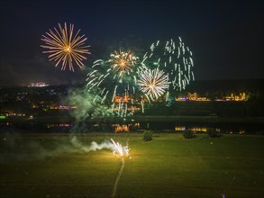 Around the three illuminated Elbe castles in Dresden, over 6000 visitors celebrated a balmy summer