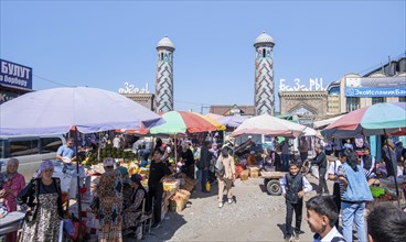 Market stalls at Uzgen Bazaar, Ösgön, Osh region, Kyrgyzstan, Asia