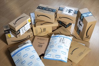 Parcels from online mail order company Amazon, various packaging, Amazon Prime