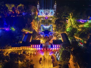 Around the three illuminated Elbe castles in Dresden, over 6000 visitors celebrated a balmy summer