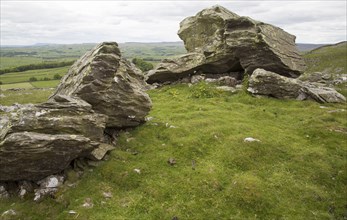 Norber erratics glacial deposition, Austwick, Yorkshire Dales national park, England, UK