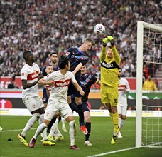 Penalty area scene, goal area scene Jan Schöppner 1. FC Heidenheim 1846 FCH (03) against goalkeeper