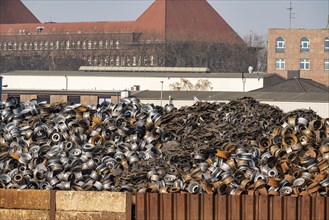 Duisburg-Ruhrort inland port, forwarding island, recycling of scrap metal, scrap metal, aluminium