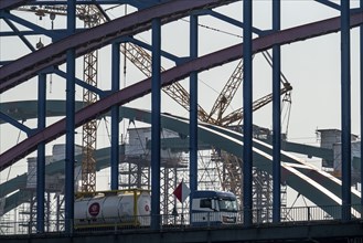 New construction of the Karl Lehr Bridge in the port of Duisburg-Ruhrort, over the Ruhr and the