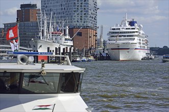 Europe, Germany, Hanseatic City of Hamburg, Elbe, Elbe Philharmonic Hall, glass facade, harbour