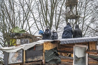 2nd day of the clearing of the hamlet Lützerath, by the police, of tree houses and huts, of climate