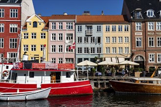 Nyhavn, in the Frederiksstaden district, harbour district with houses over 300 years old, promenade