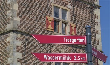 Signpost at Raesfeld moated castle, Münsterland, North Rhine-Westphalia, Germany, Europe