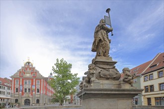 Sculpture Schellenbrunnen and Old Town Hall, historical, trumpet, hold, coat of arms, main market,