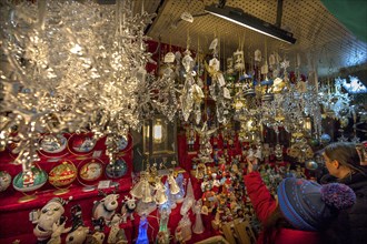 Stand with Christmas glass decorations at the Christkindlesmarkt, Nuremberg, Middle Franconia,