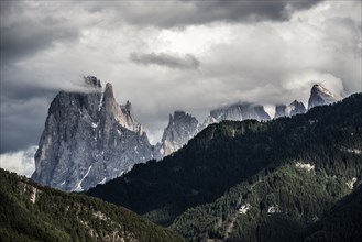 Geislerspitzen, Villnöss Valley, Sass Rigais, Dolomites, South Tyrol, Italy, Europe