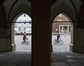 View through two Gothic arches of the town hall onto the market square of Stralsund, 12/09/2016