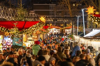 Christmas market at Roncalli Platz am Dom, in the city centre of Cologne, Sunday shopping in