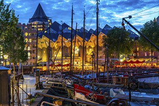 Rotterdam city centre, Oudehaven, historic harbour, historic ships, cube houses, flats, Kijk cube