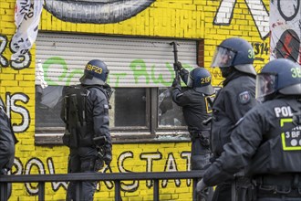 2nd day of the eviction of the Lützerath hamlet, occupied buildings of the former farm, by climate