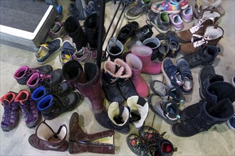 Many different shoes for children and teenagers, winter shoes