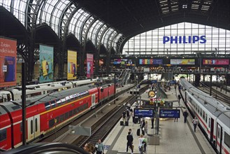 Europe, Germany, Hamburg, central station, station concourse, local and long-distance traffic, many