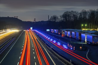 Evening traffic on the A2 motorway at the Recklinghausen junction heading west, in the background