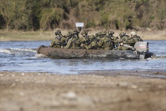 Czech soldiers cross the Elbe in an inflatable boat as part of the military exercise 'Wettiner