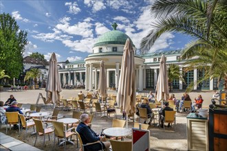 Street café on the Brunnenhof with spring temple and Wandelhalle, spa town of Bad Pyrmont, Lower