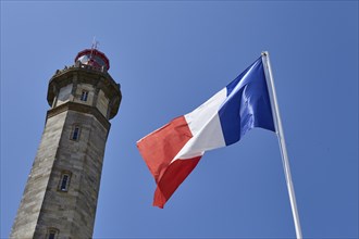 Spire of the Phare des Baleines and a waving French flag in Saint-Clément-des-Baleines, Département