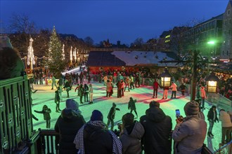 Ice rink at the Christmas market on the Heumarkt in the old town of Cologne, Sunday shopping in