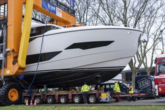 Craning the €6.3 million Sunseeker 88Y motor yacht, weighing 82 tonnes, in preparation for the