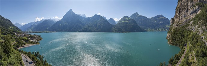 Lake Uri, part of Lake Lucerne near Flüelen, windsurfers in front of the mountains of the Alps.