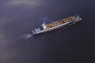 A cargo ship on the Elbe, photographed near Wischhafen, 25/03/2024