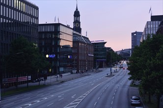 Europe, Germany, Hamburg, Neustadt, Willy-Brandt-Str. in the evening with view to the Michelturm,