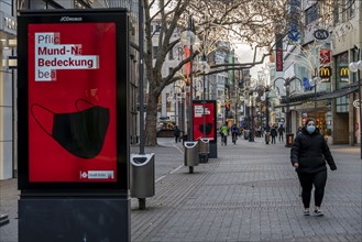 First day of the Christmas lockdown in the Corona crisis, empty shopping alleyway Schildergasse,