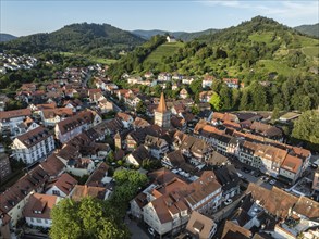 The old town centre of Gengenbach with the Haigeracher Tor, town gate, and the Jakobuskapelle,