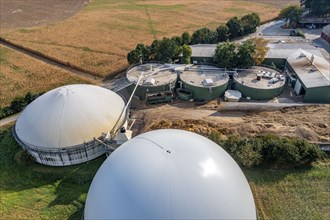 Biogas plant, gas storage, with dome, fermenter tanks for the fermentation process, use of solid