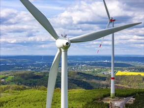 Erection of a wind turbine, wind energy plant, assembly of the ring generator, with a crawler