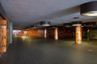 Completely neglected, dirty subway, tunnel, pedestrian tunnel, Messedamm, between International