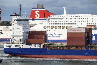 Shipping traffic on the Meuse, Hoek van Holland, Stena Line ferry Hollandica, ferry connection to