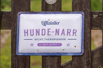 Sign of a dog owner at the garden door, Bavaria, Germany, Europe