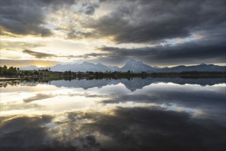 Sunrise, Hopfensee, near Füssen, Ostallgäu, Allgäu, Upper Swabia, Swabia, Bavaria, Germany, Europe