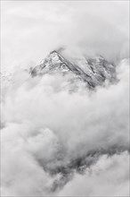 Poor visibility in cloudy skies in the Swiss Alps, clouds, poor visibility, nature, winter, fog,