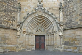 Portal with sculptures Martin Luther, Philipp Melanchthon, Margarethenkirche, church portal,