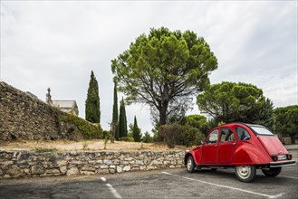 Red Citroën 2CV, classic car, Tourtour, Département Var, Region Provence-Alpes-Côte d'Azur, South