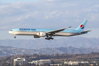 A Boeing 777-300 (ER) aircraft of Korean Air with the registration number HL8274 at Los Angeles