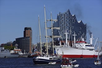 Europe, Germany, Hamburg, Elbe, harbour birthday, parade in front of the Elbe Philharmonic Hall,